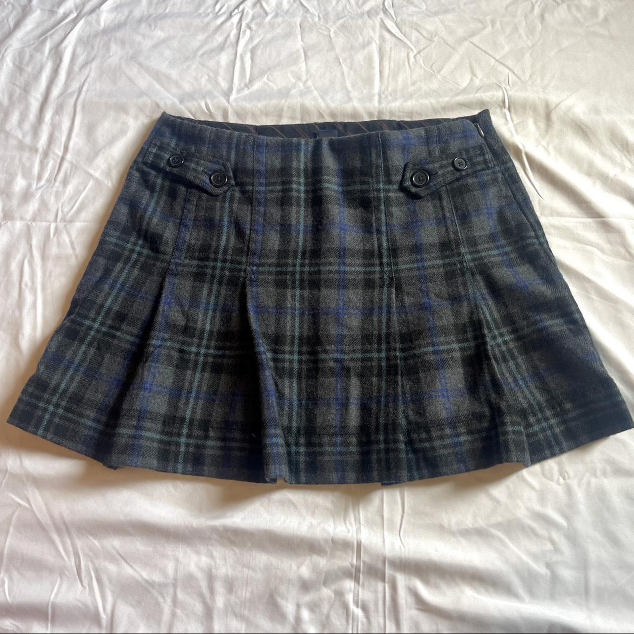 GAP pleated navy mini skirt so cute and perfect... - Depop