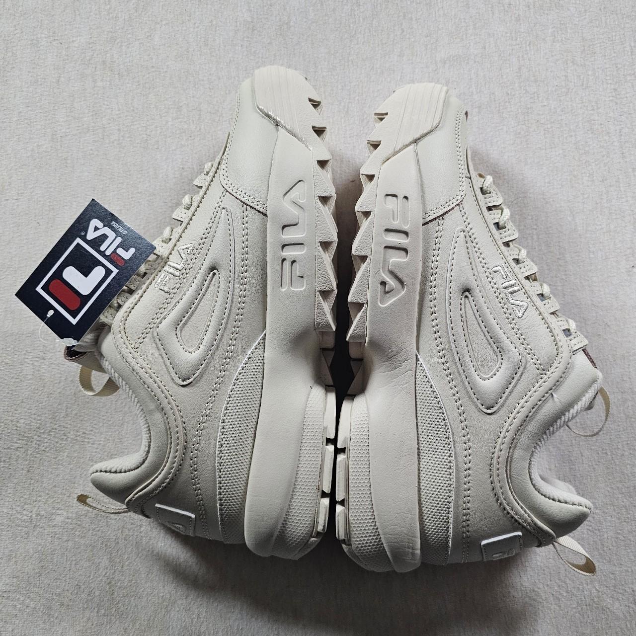 Beige store fila shoes