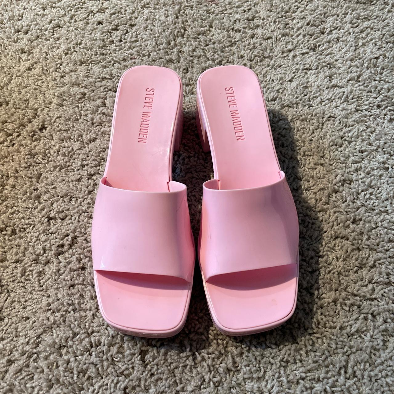 do steve madden sandals run big or small