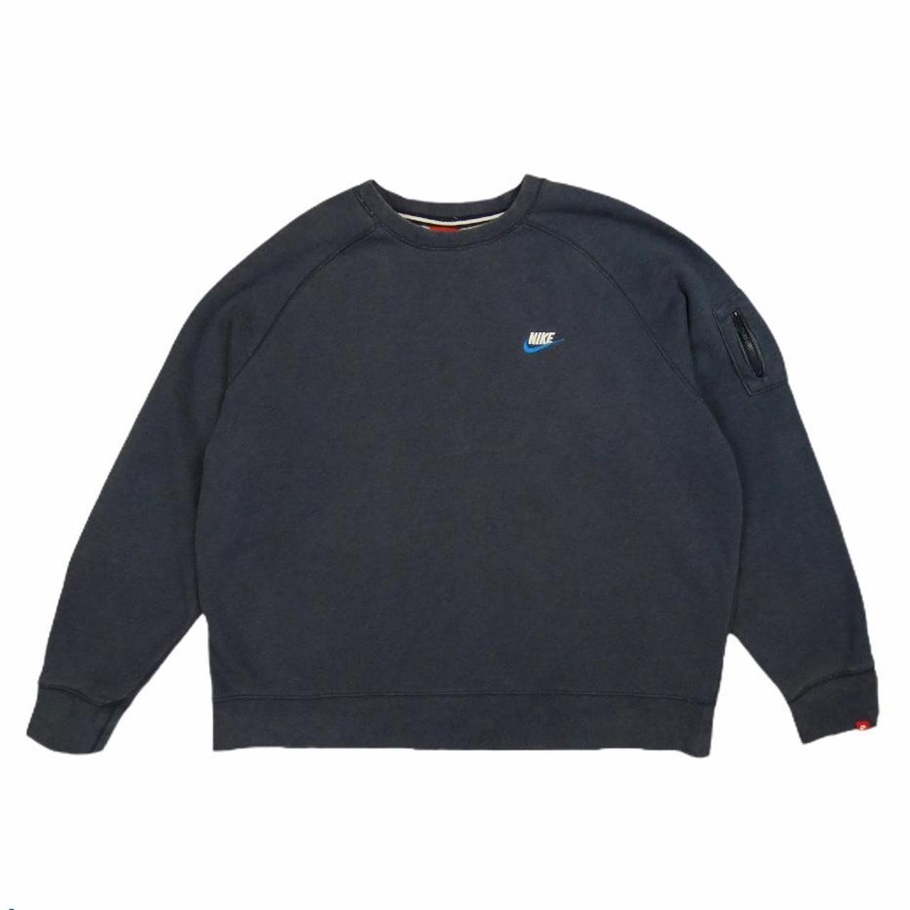 Nike small outlet logo sweatshirt