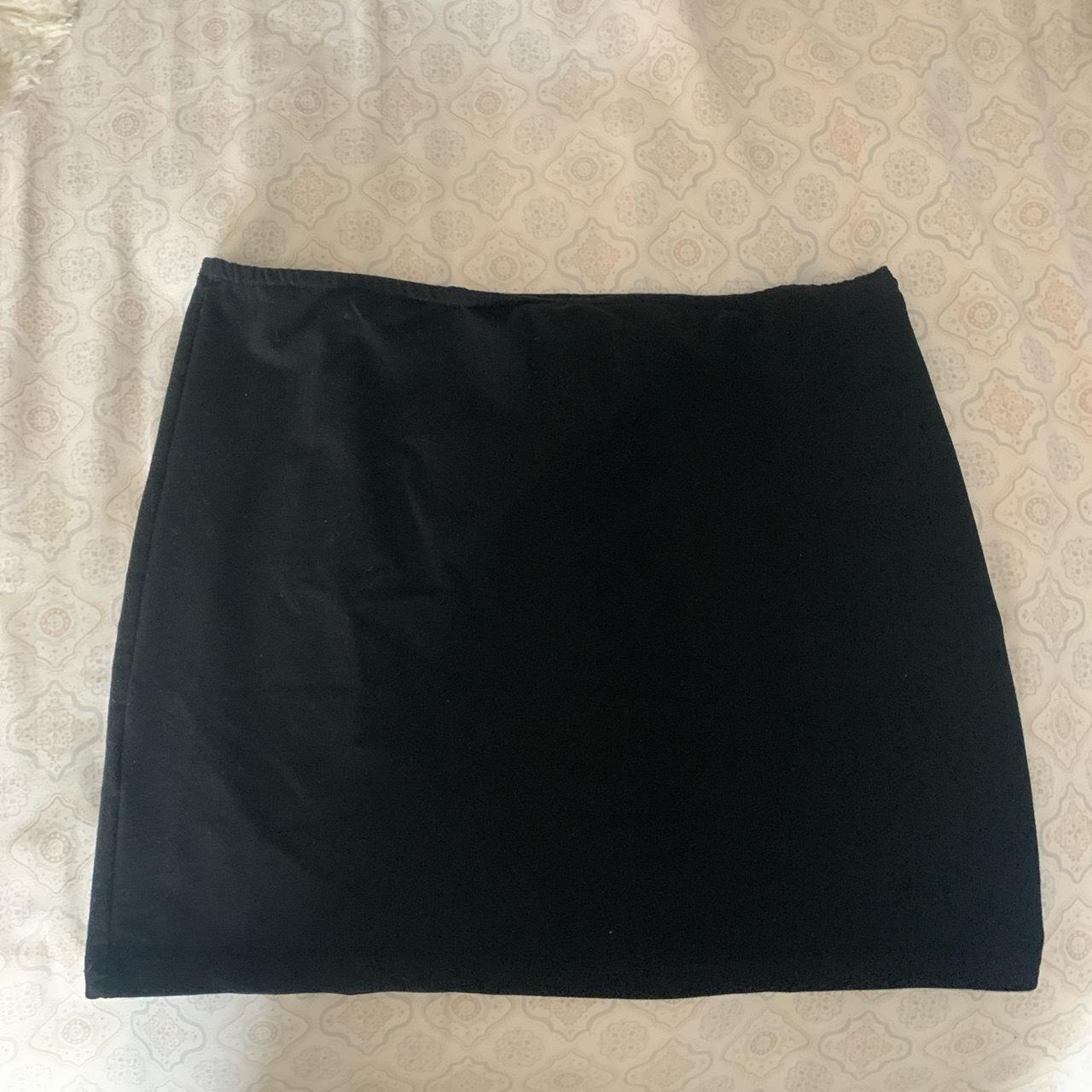 Size small edikted black mini skirt - Depop