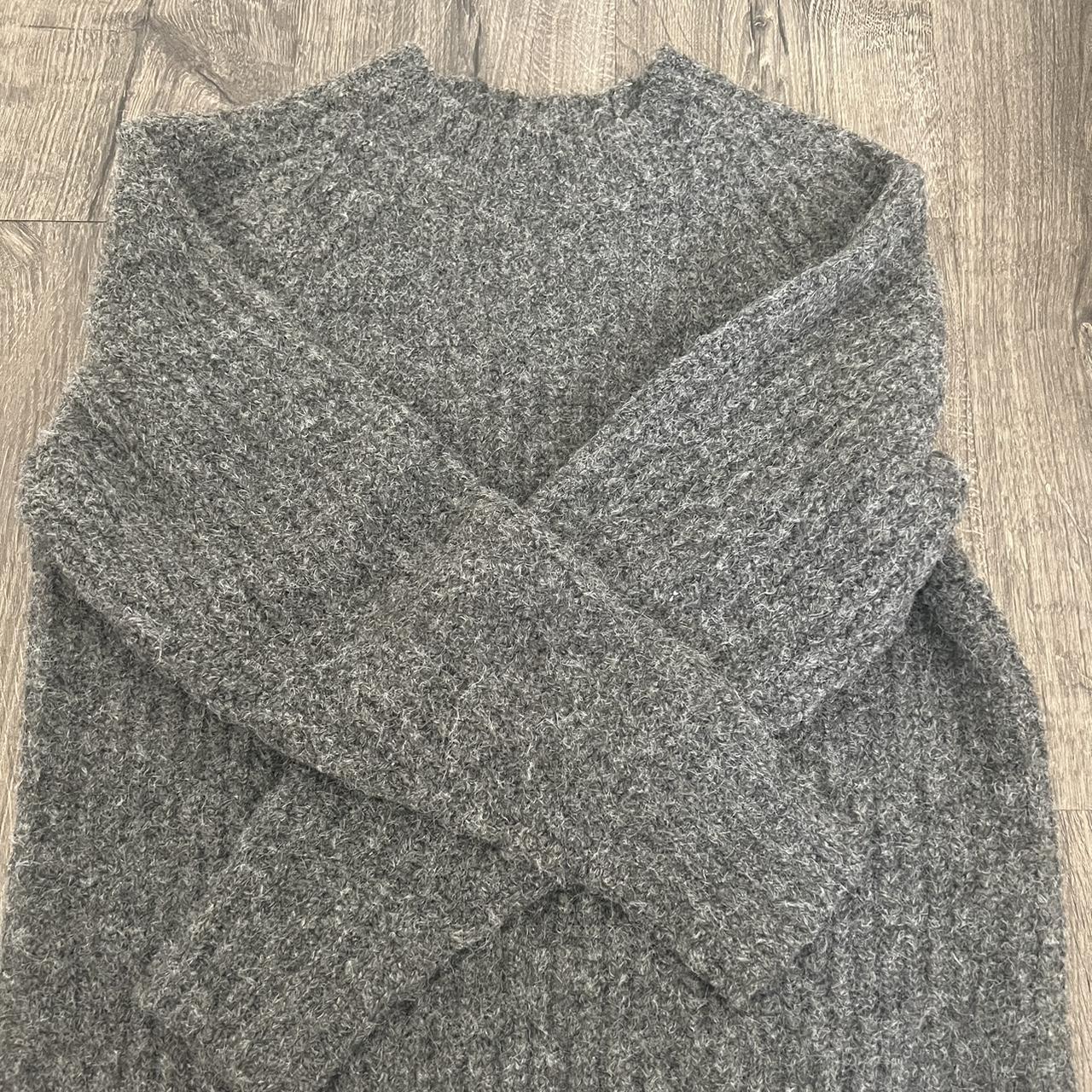 uniqlo grey knit sweater worn once size: xs but fits... - Depop