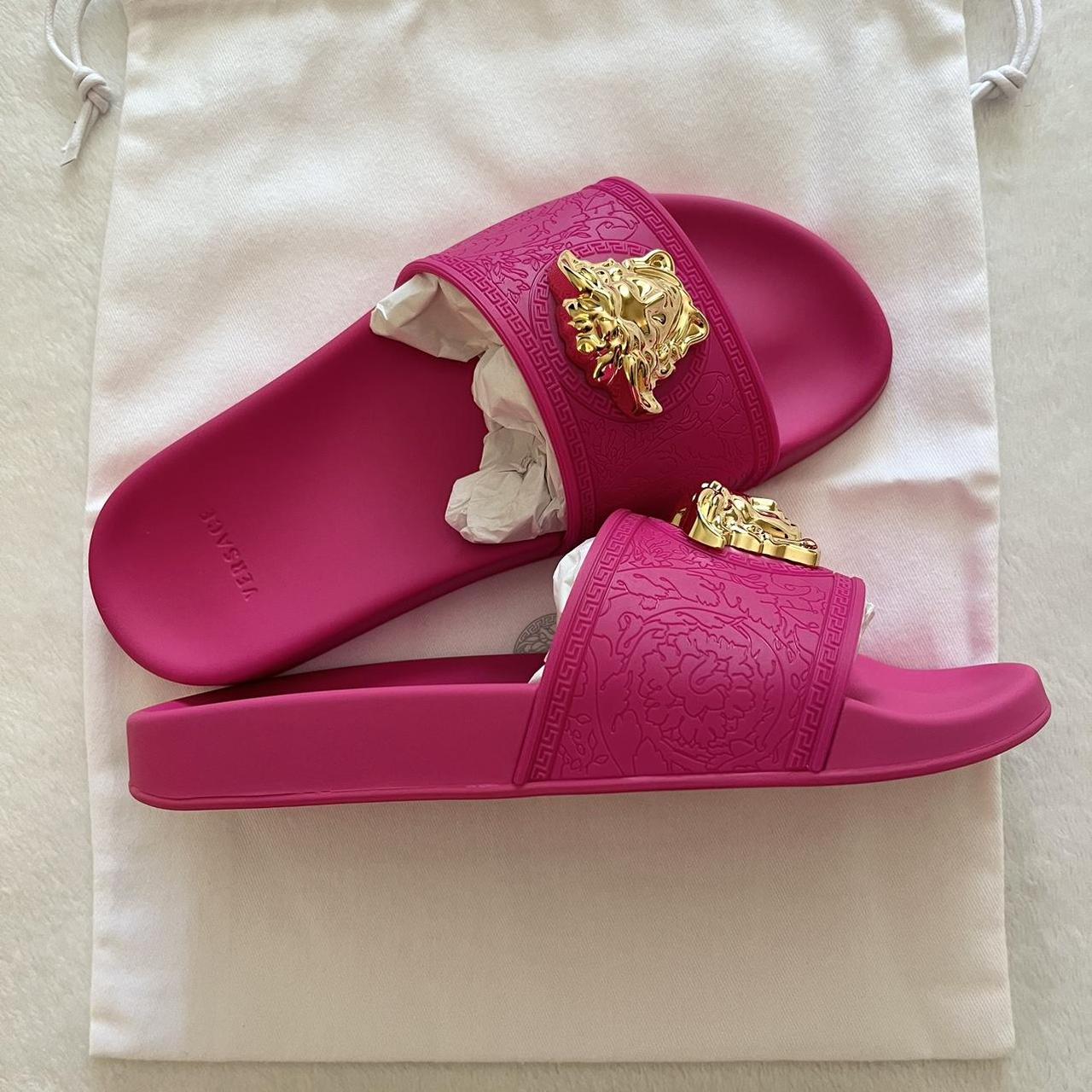 Versace Pool Slide Gomma in Fuxia-Oro New... - Depop