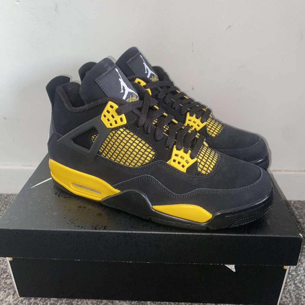 Nike Men's Black and Yellow Trainers | Depop