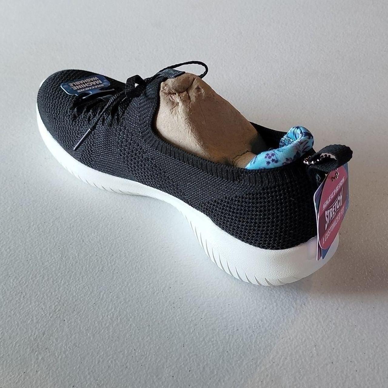 sketchers black tennis shoes