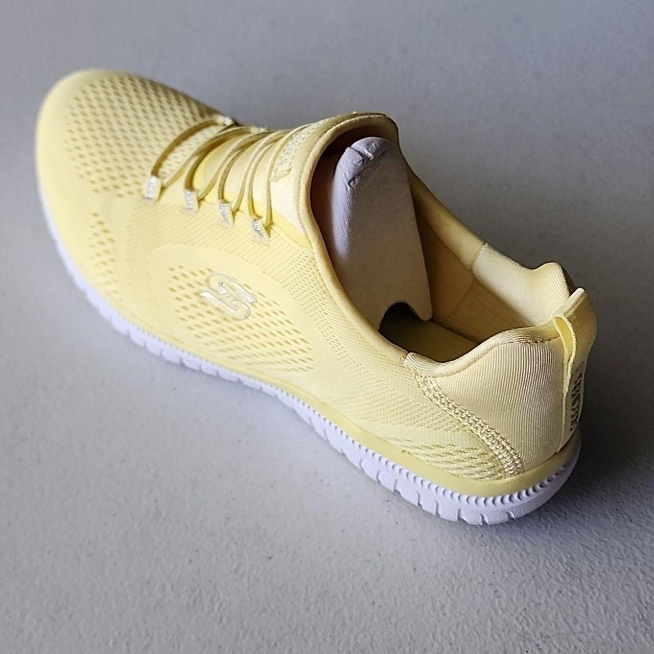 Fashion yellow skechers