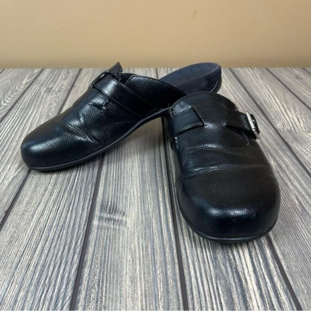 vionic black slip on sneakers