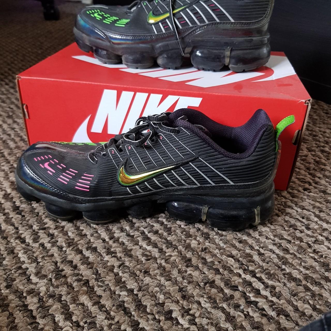 vapormax 360 black and red