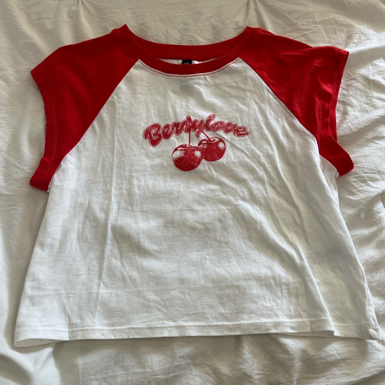 H&M Women's Red and White Crop-top | Depop