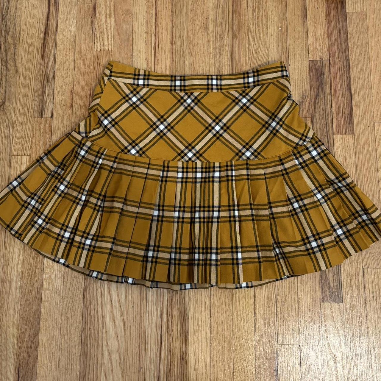 Pleated plaid yellow skirt hotsell