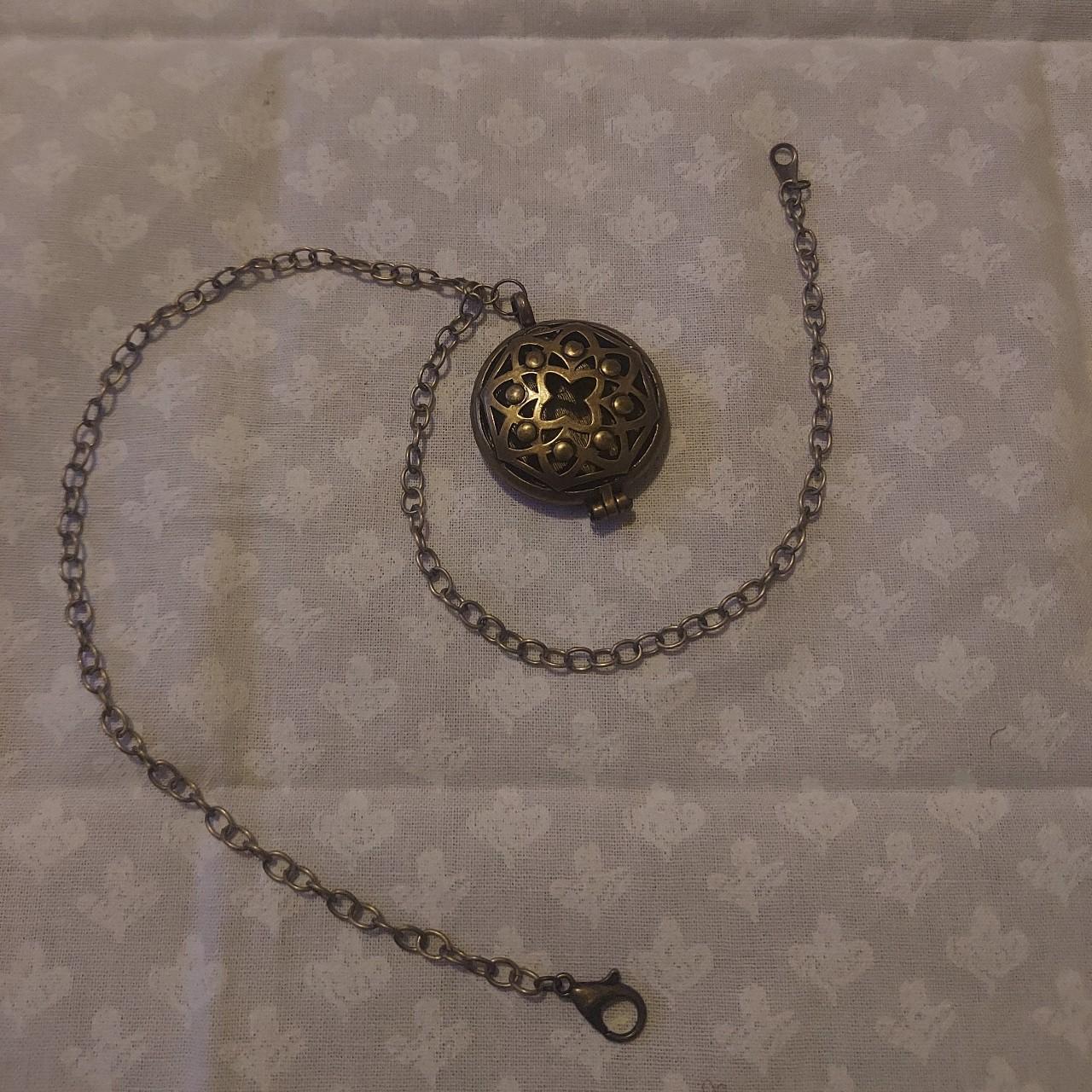 item listed by ladaralouis