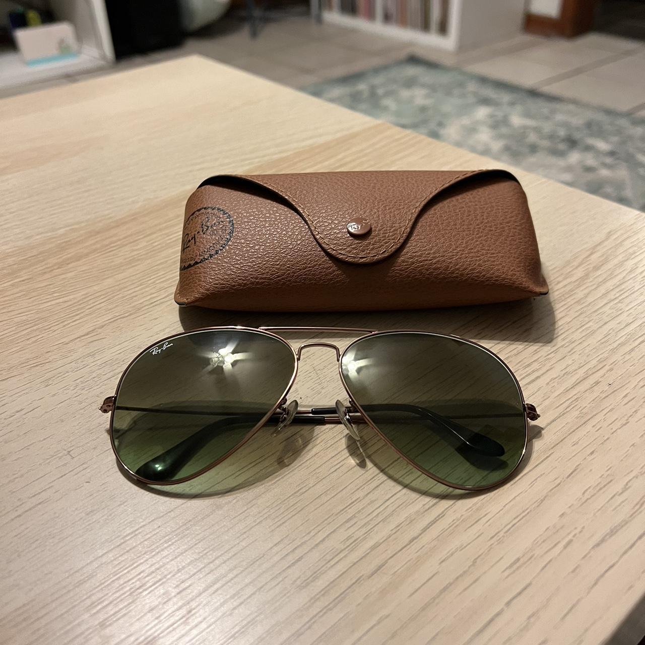 Ray Ban aviator sunglasses! Barely used, in very...