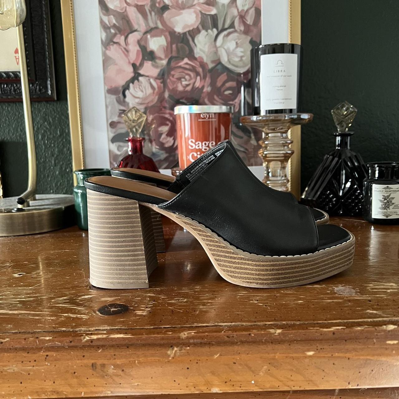 Universal thread deals black mules