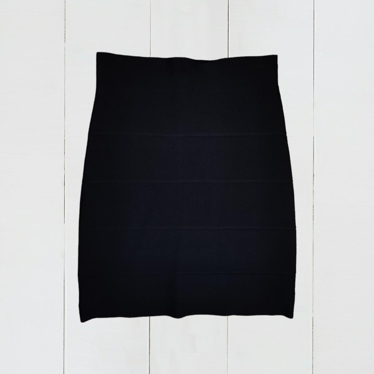 BCBGMAXAZRIA Women's Black Skirt | Depop