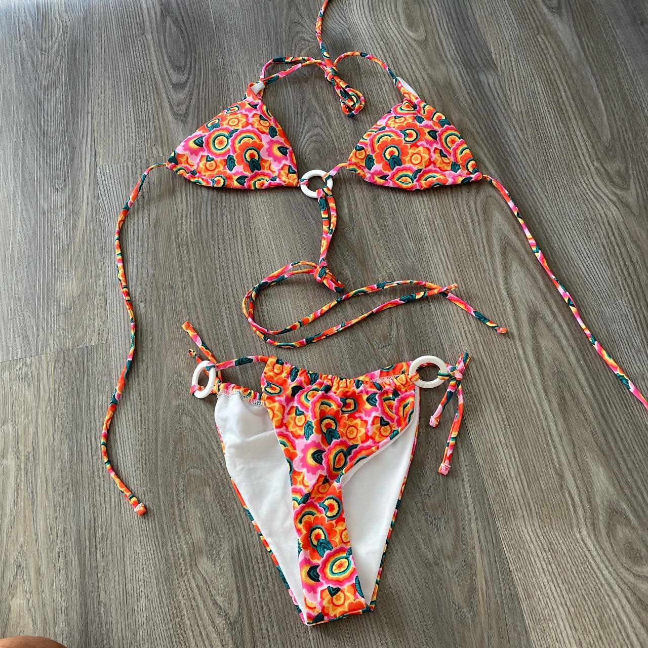 Bikini set It has strings to cross on the stomach - Depop