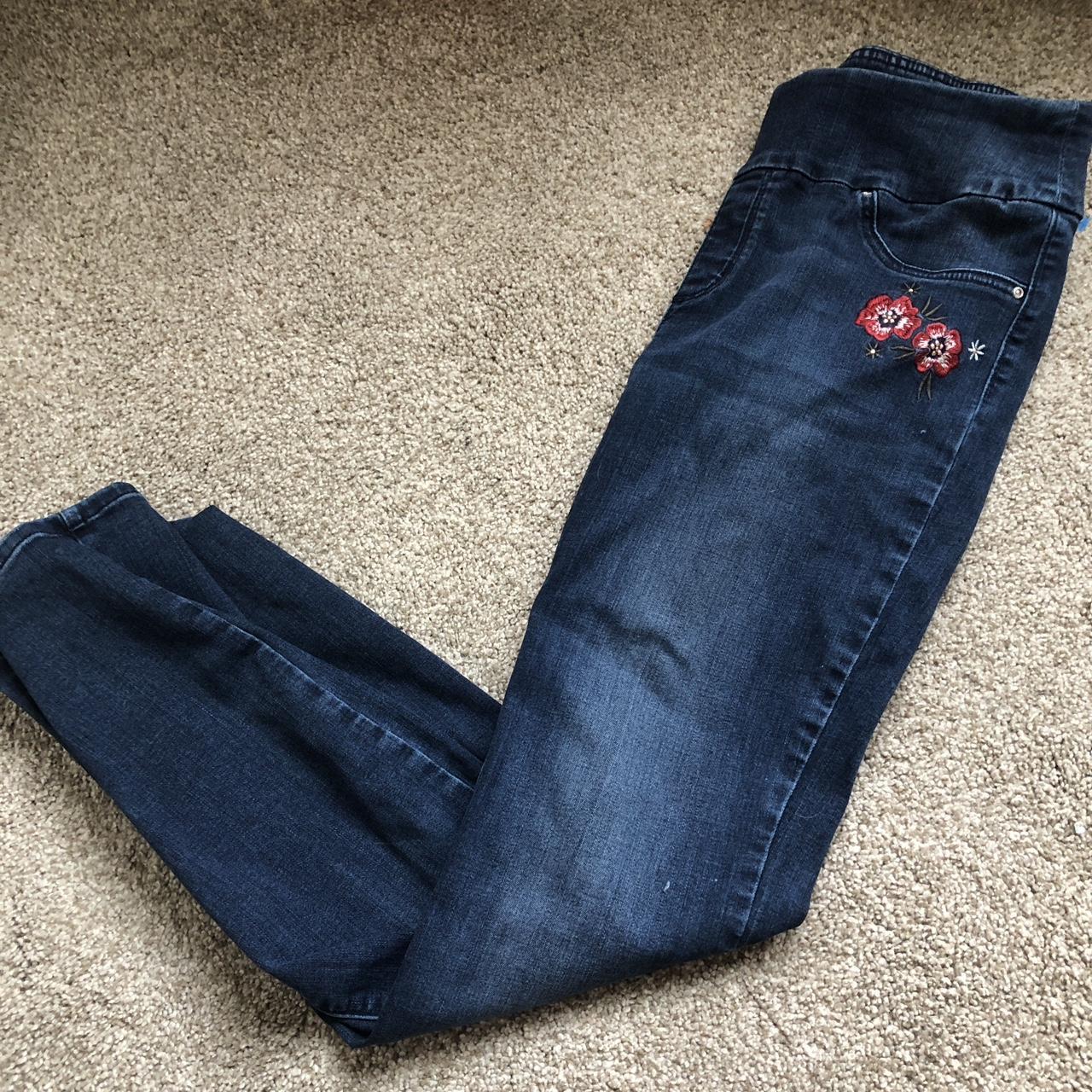 Levi's Women's Blue and Red Jeans | Depop