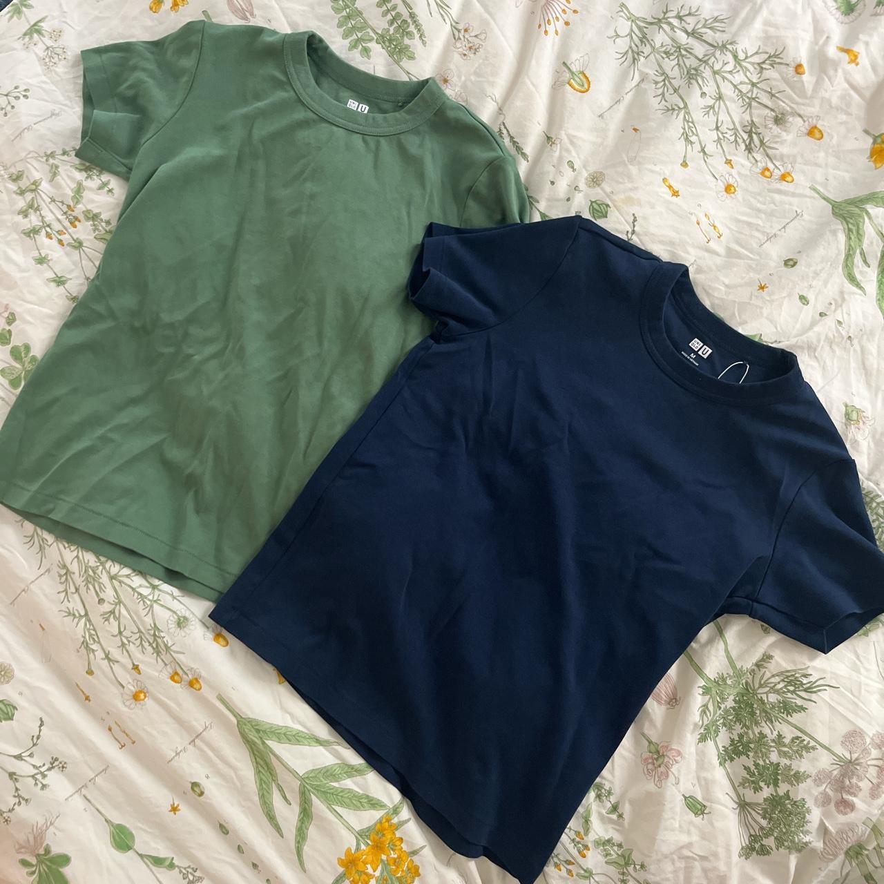 UNIQLO Women's Green and Navy T-shirt | Depop