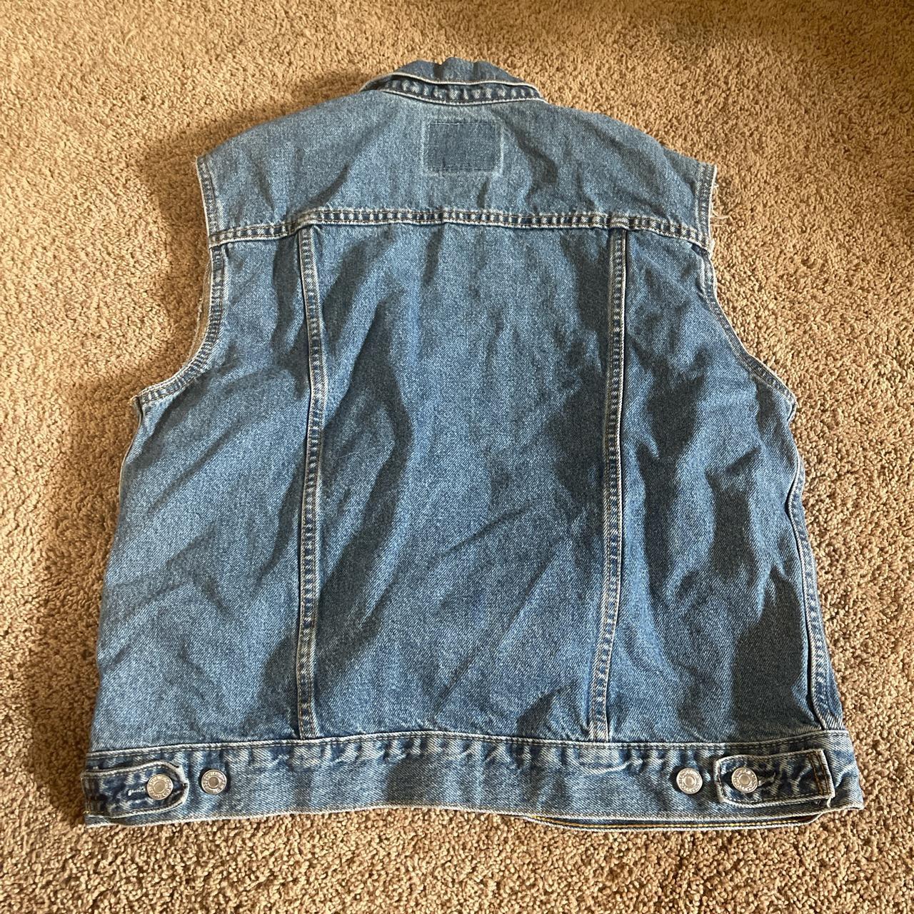 levi’s denim vest! #levi #levidenim #vest #trendy - Depop