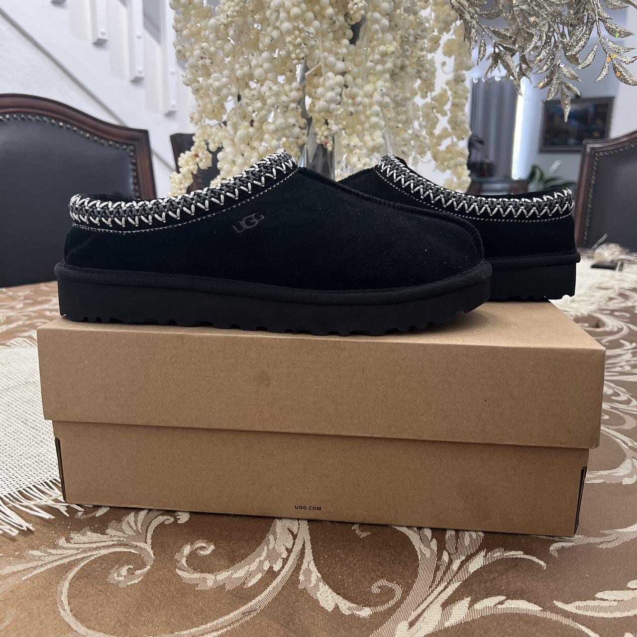 Black ugg best sale slippers size 8