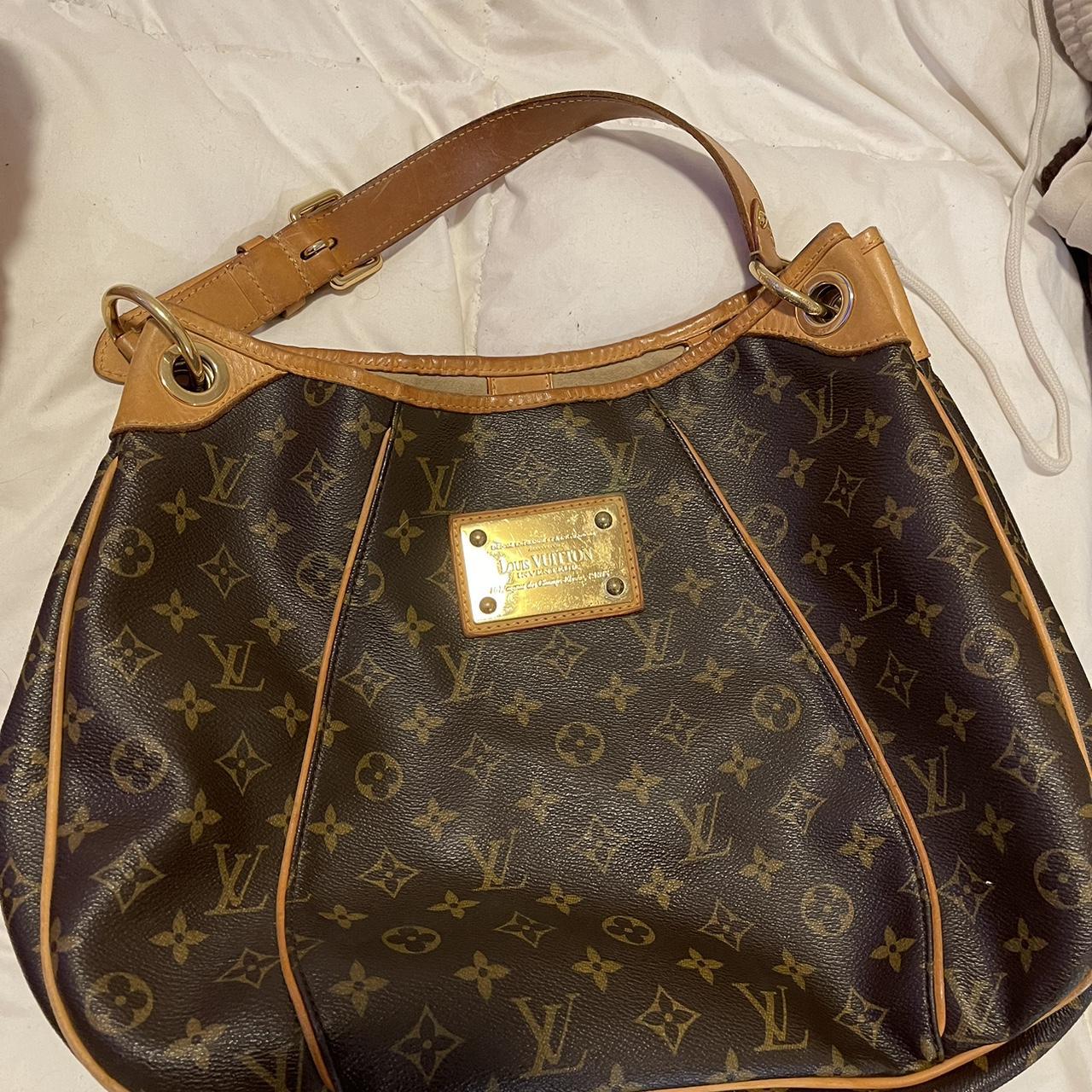 🛍Brand new V TOTE MM Louise Vuitton bag 📦Open to - Depop