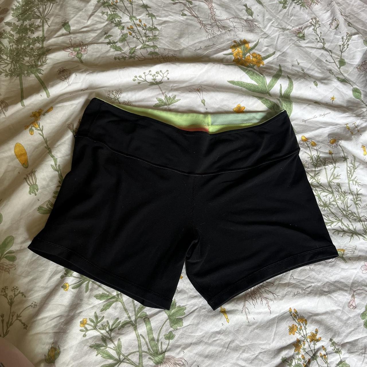 LULULEMON REVERSABLE COLOR SHORTS (FEM) Cute,... Depop