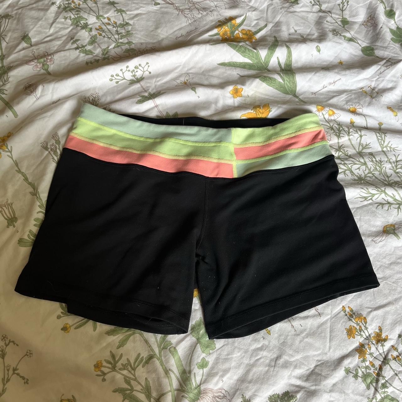 LULULEMON REVERSABLE COLOR SHORTS (FEM) Cute,... Depop