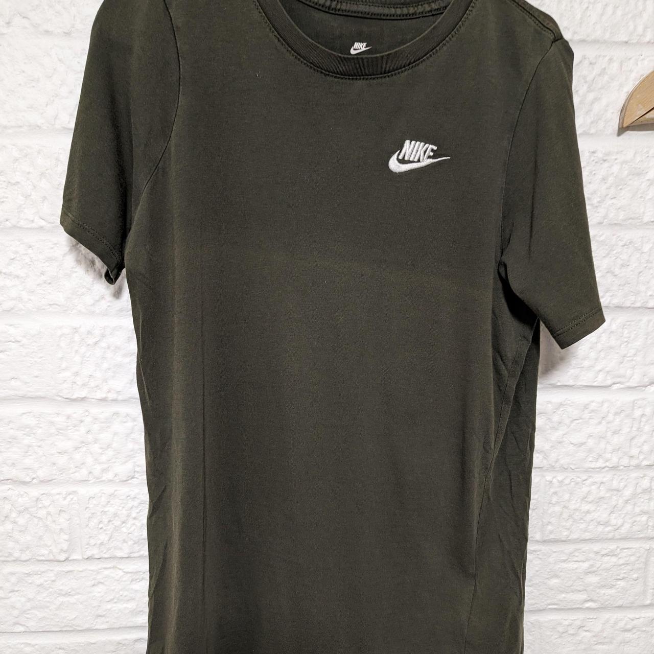 Nike Youth Crew Neck T Shirt - Size L Youth - Green... - Depop