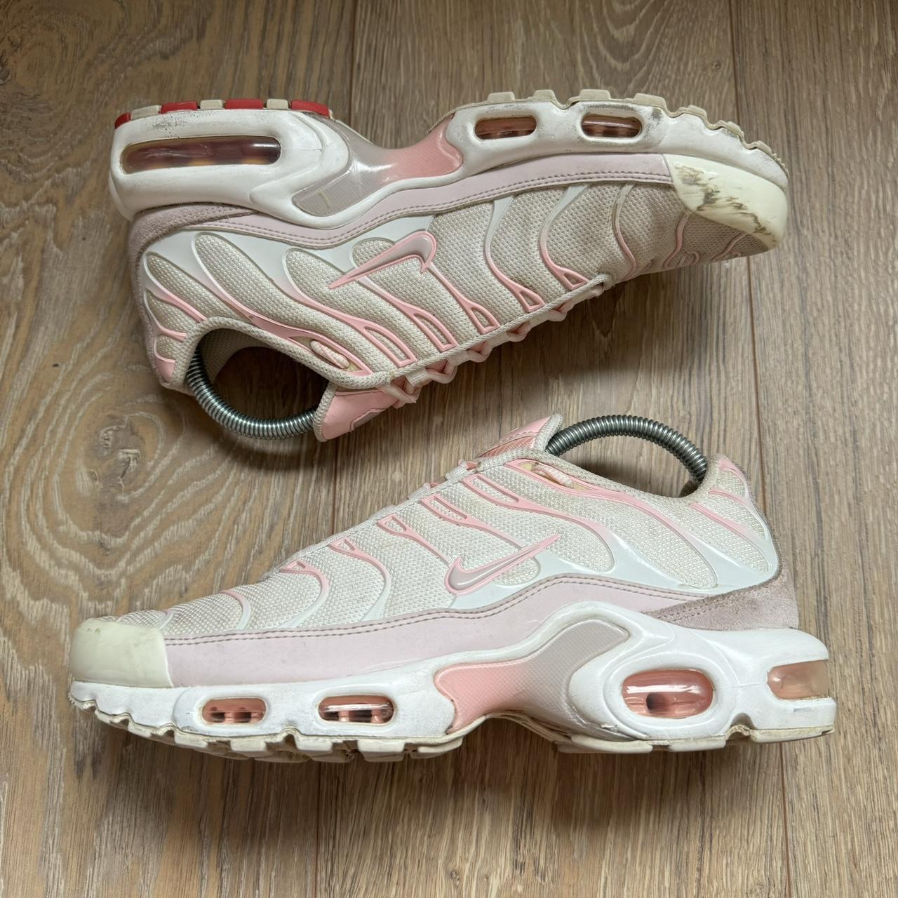 womens nike air max white and pink
