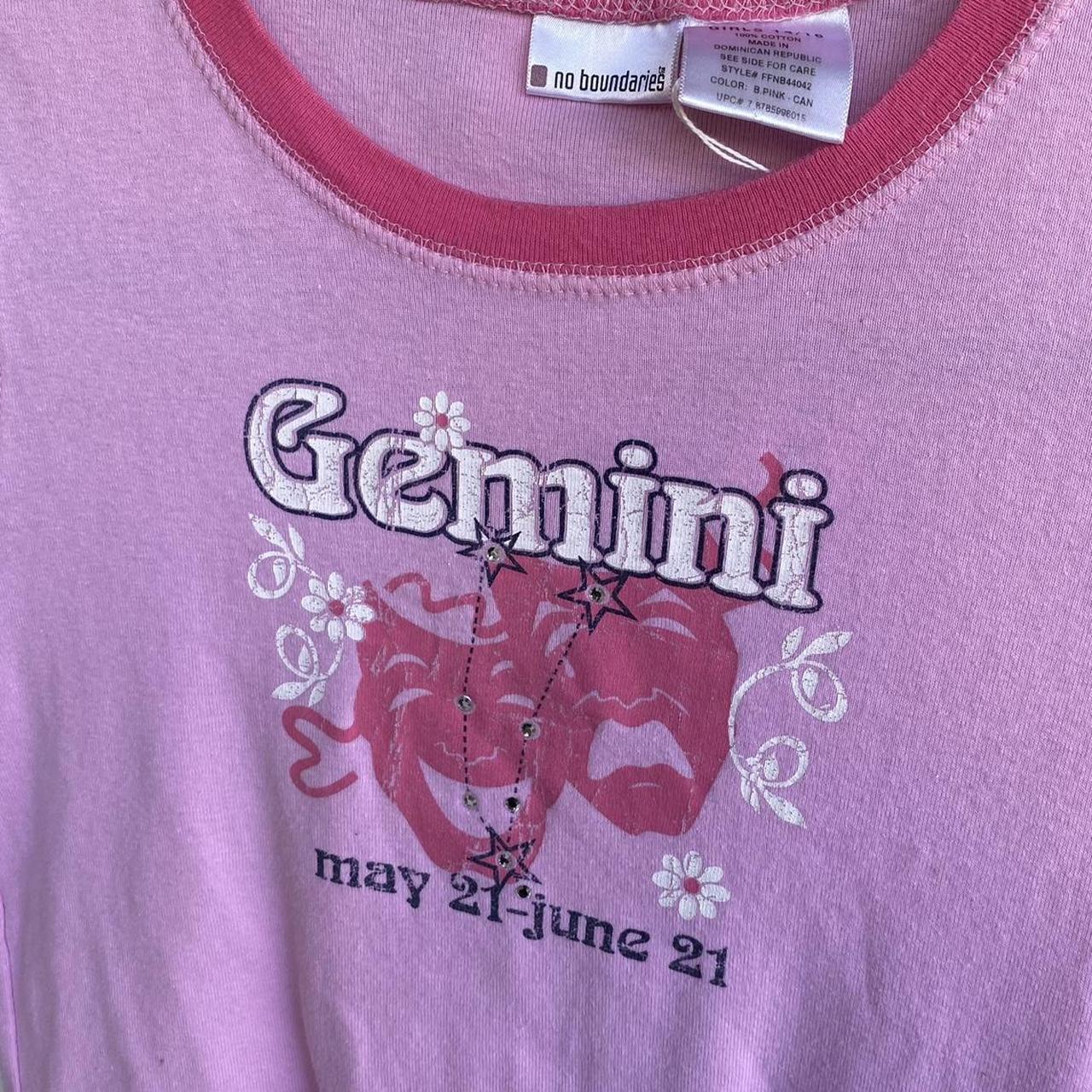 y2k no boundaries gemini baby tee has a small mark - Depop