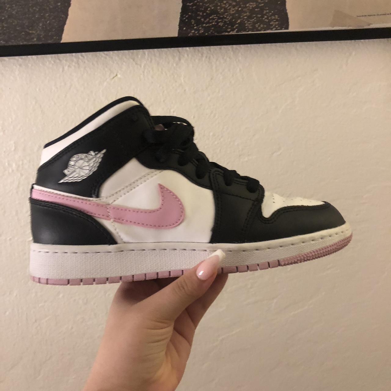 jd sports pink jordans