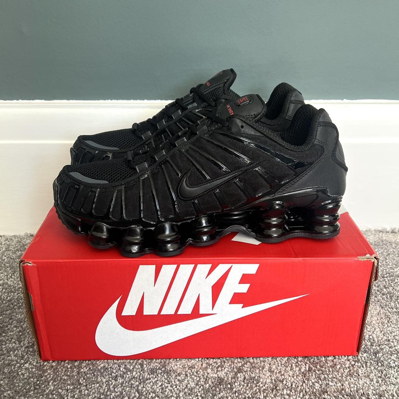 Mens black nike outlet shox