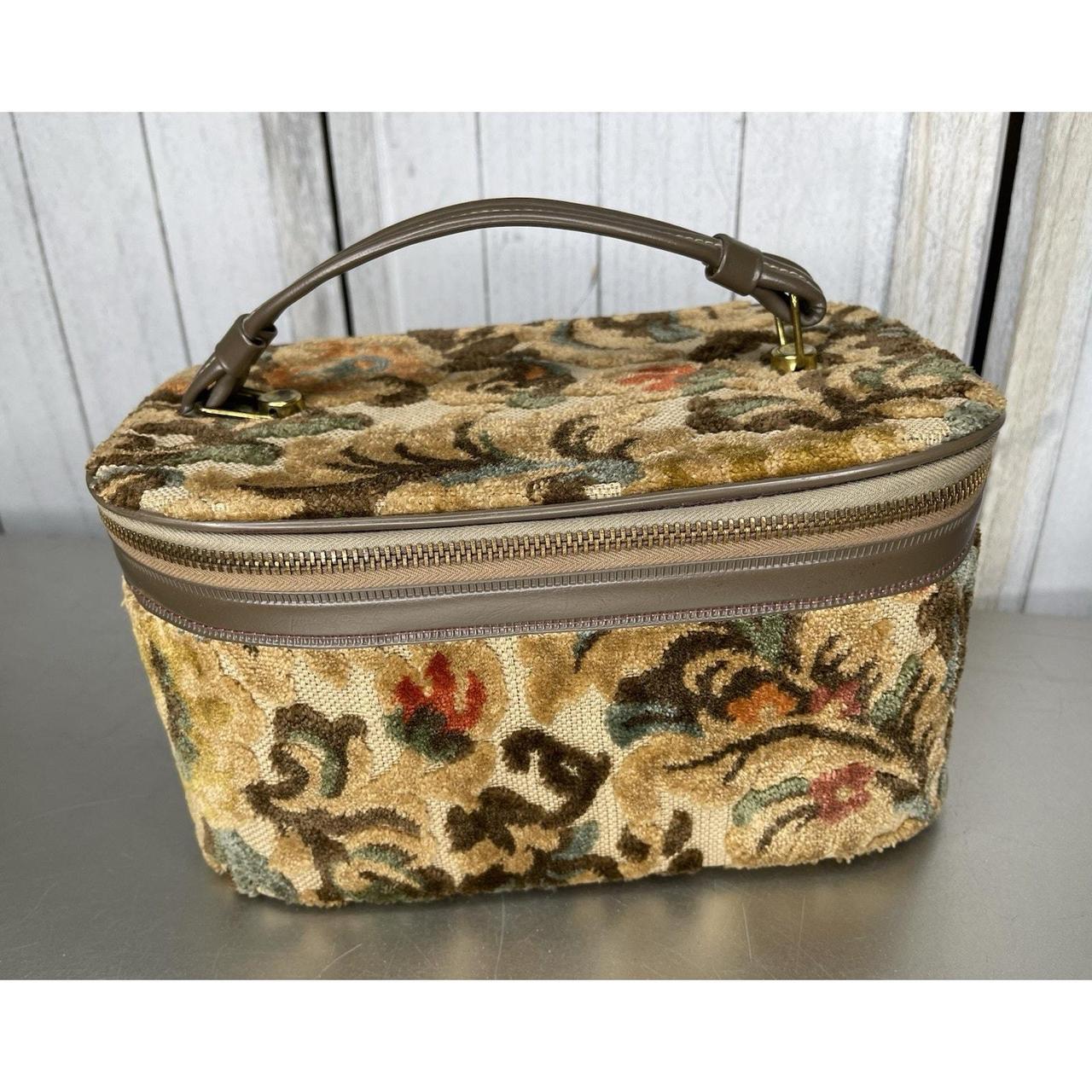 item listed by hellohandbags