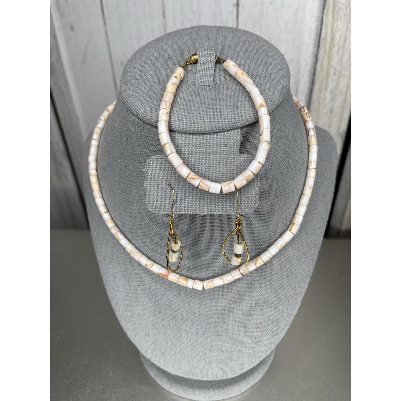 item listed by hellohandbags