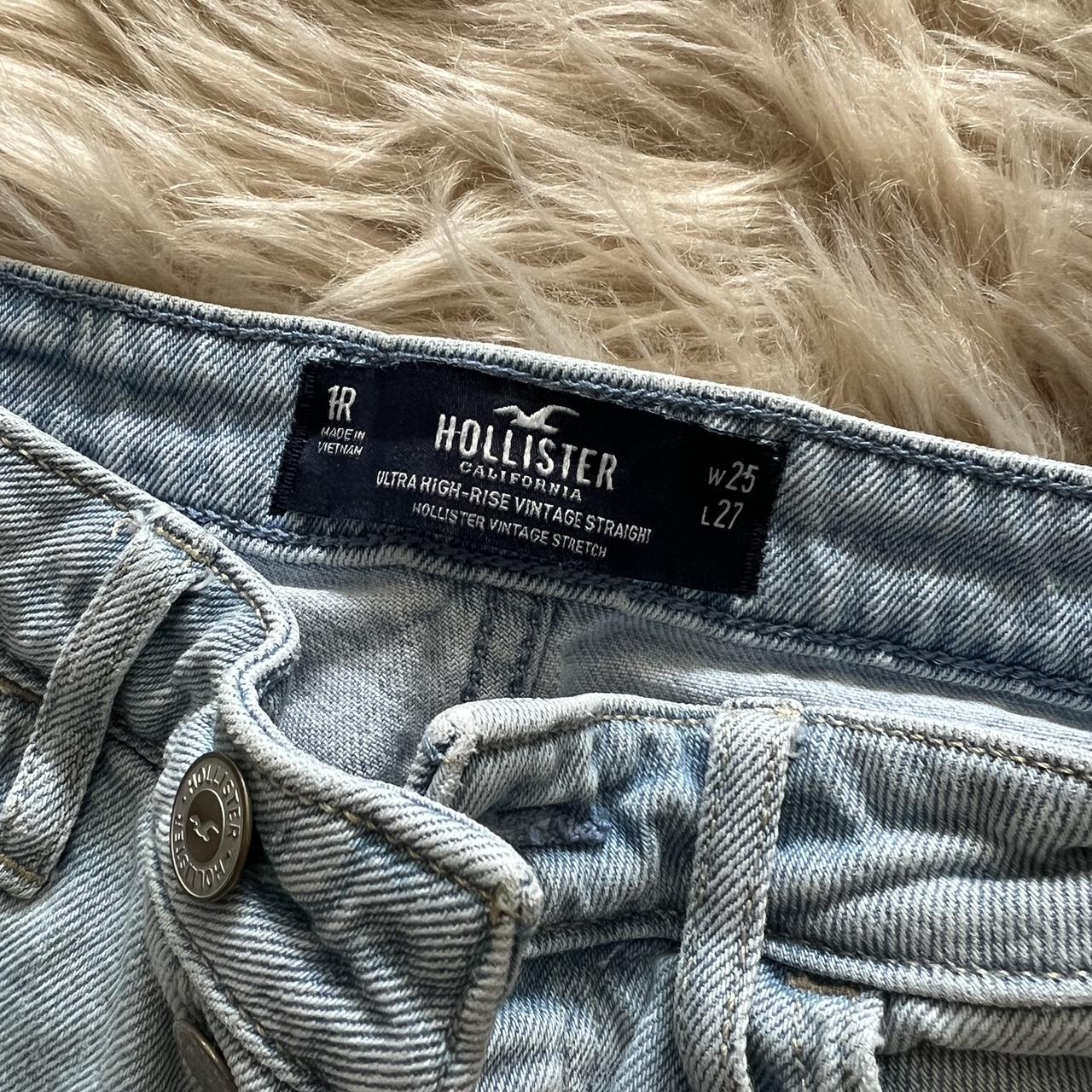 hollister straight leg light wash jeans with a rip