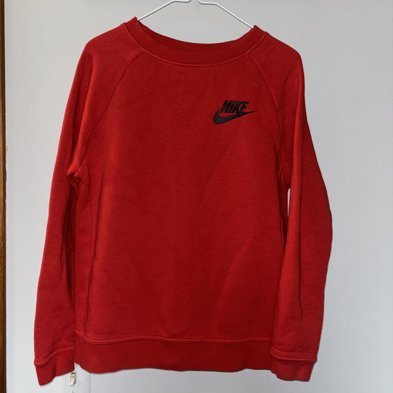 Red nike 2025 crewneck womens