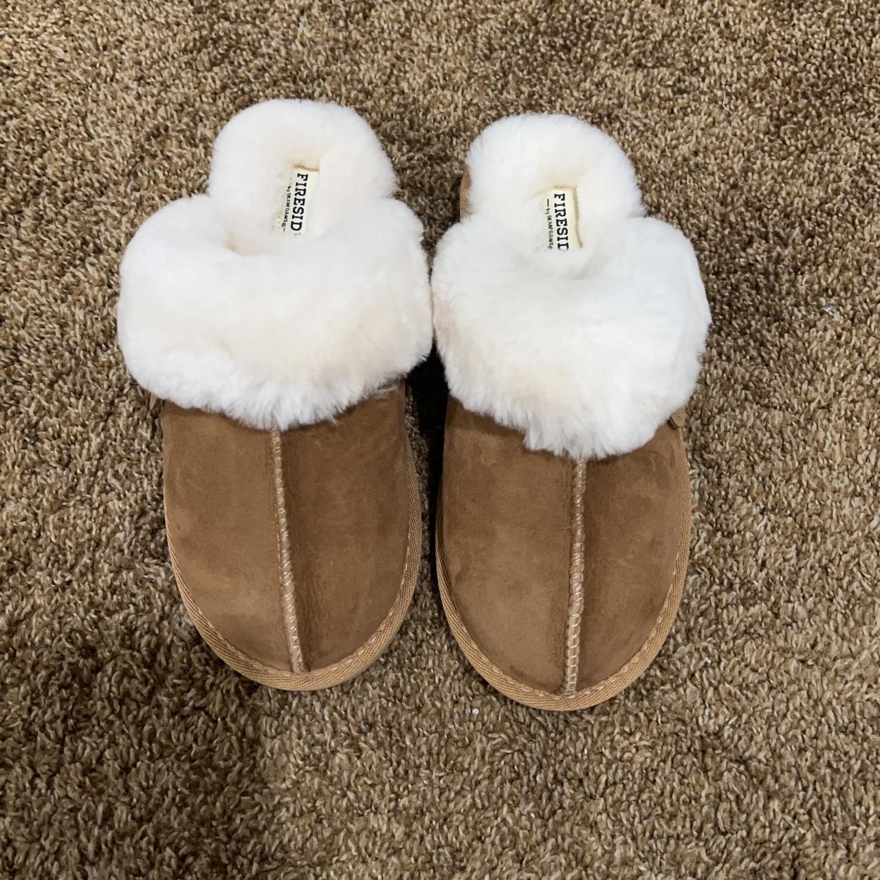 Dearfoam slippers never worn Size 7 but can fit. 6... - Depop