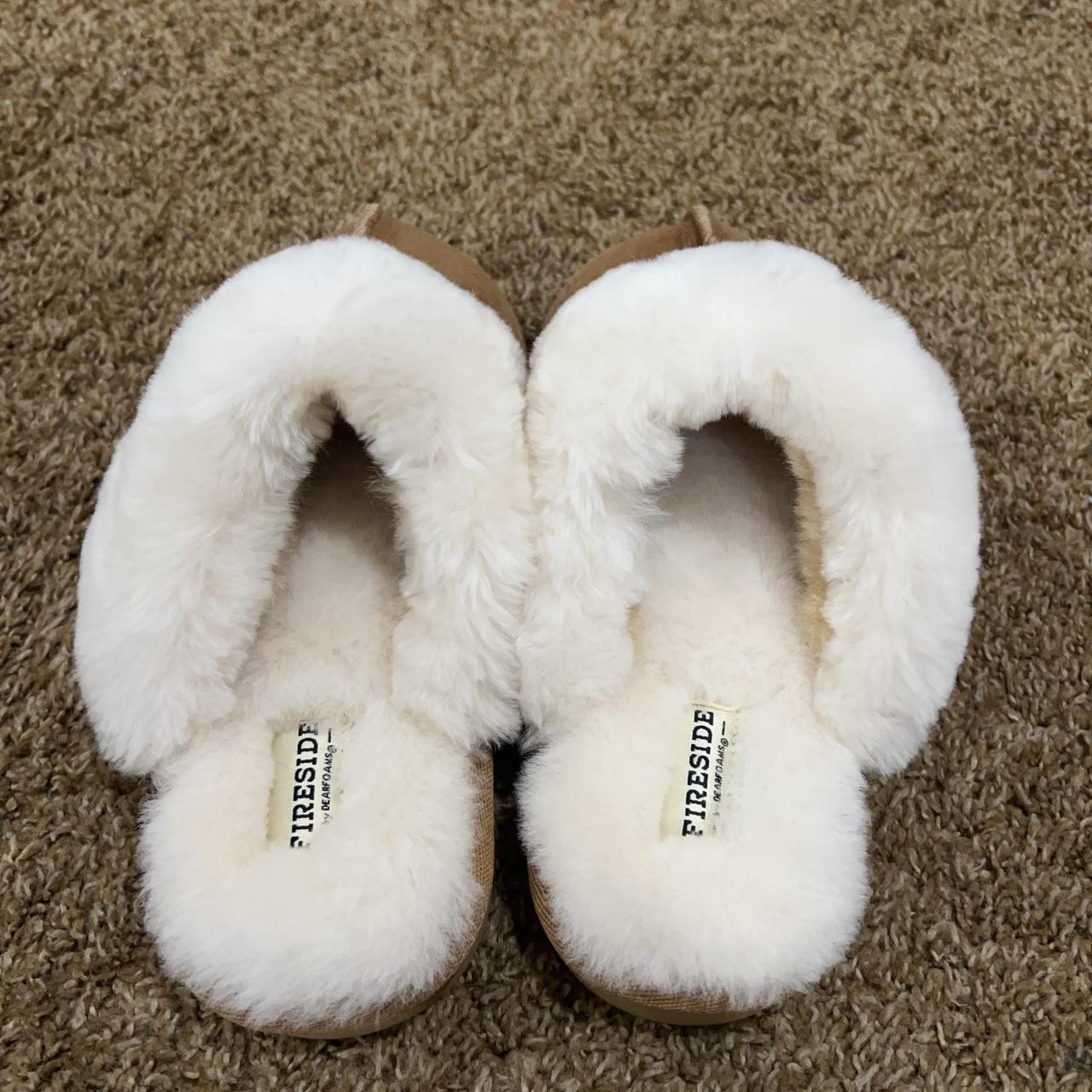 Dearfoam slippers never worn Size 7 but can fit. 6... - Depop