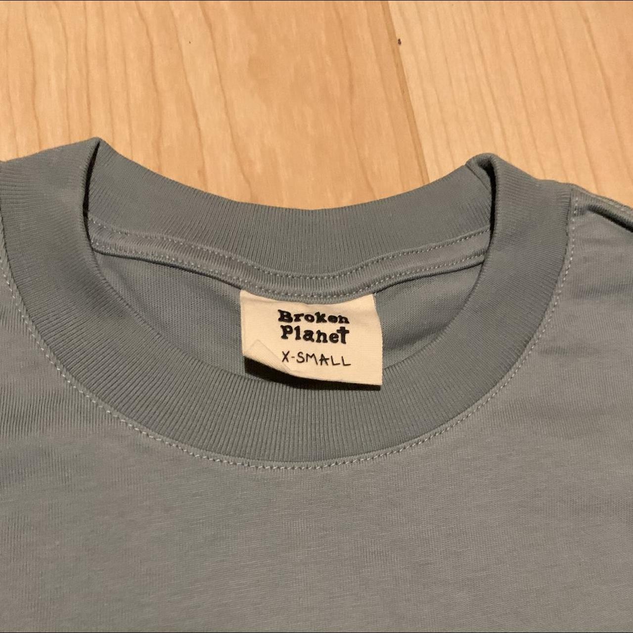 Men's Grey and Blue T-shirt | Depop