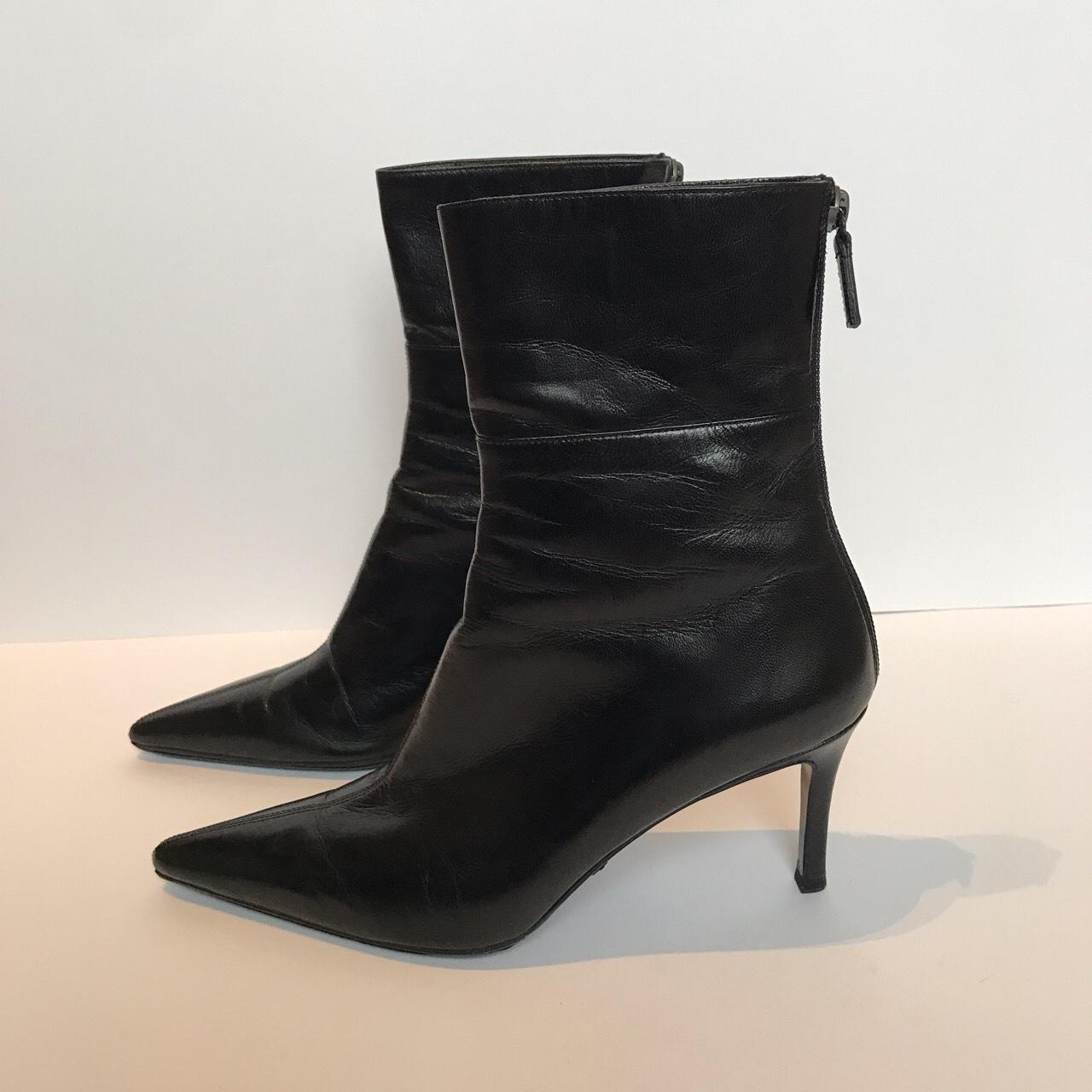 Gucci - Ankle Boots - Black smooth leather - Zip at... - Depop