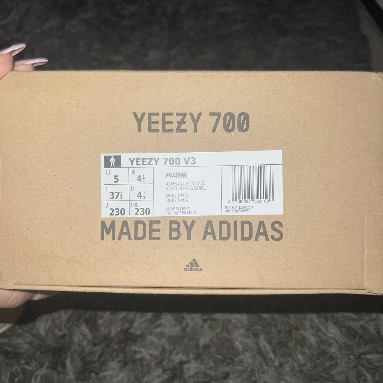 yeezy 700 size 4
