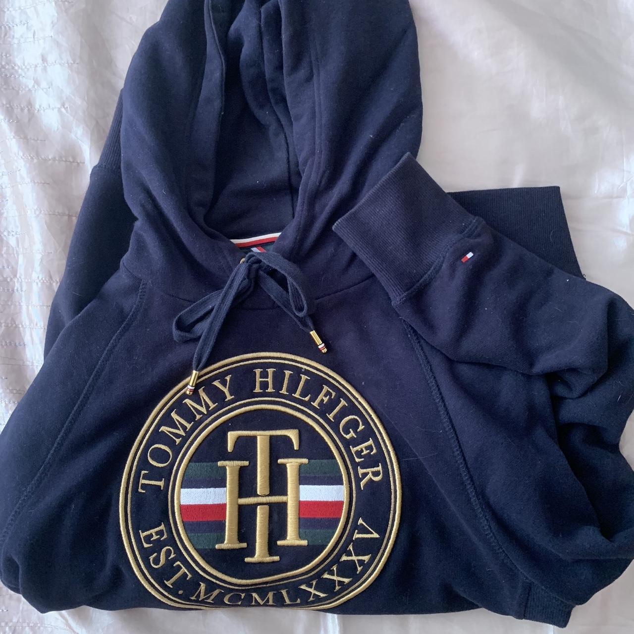 Navy Tommy Hilfiger hoodie size small - Depop