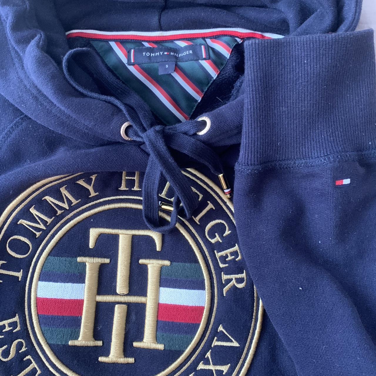 Navy Tommy Hilfiger hoodie size small - Depop
