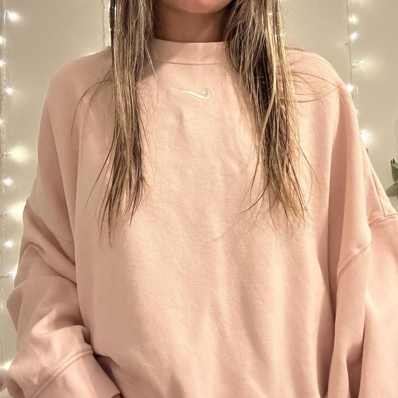 Light pink nike discount crewneck