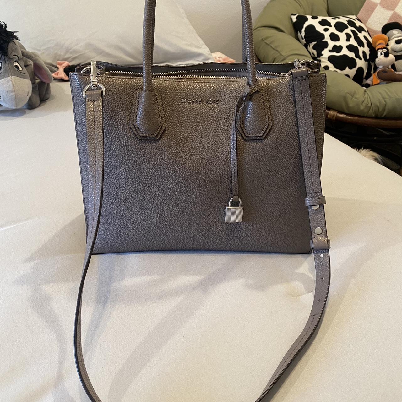 Michael Kors Purse in great condition no issues or. Depop