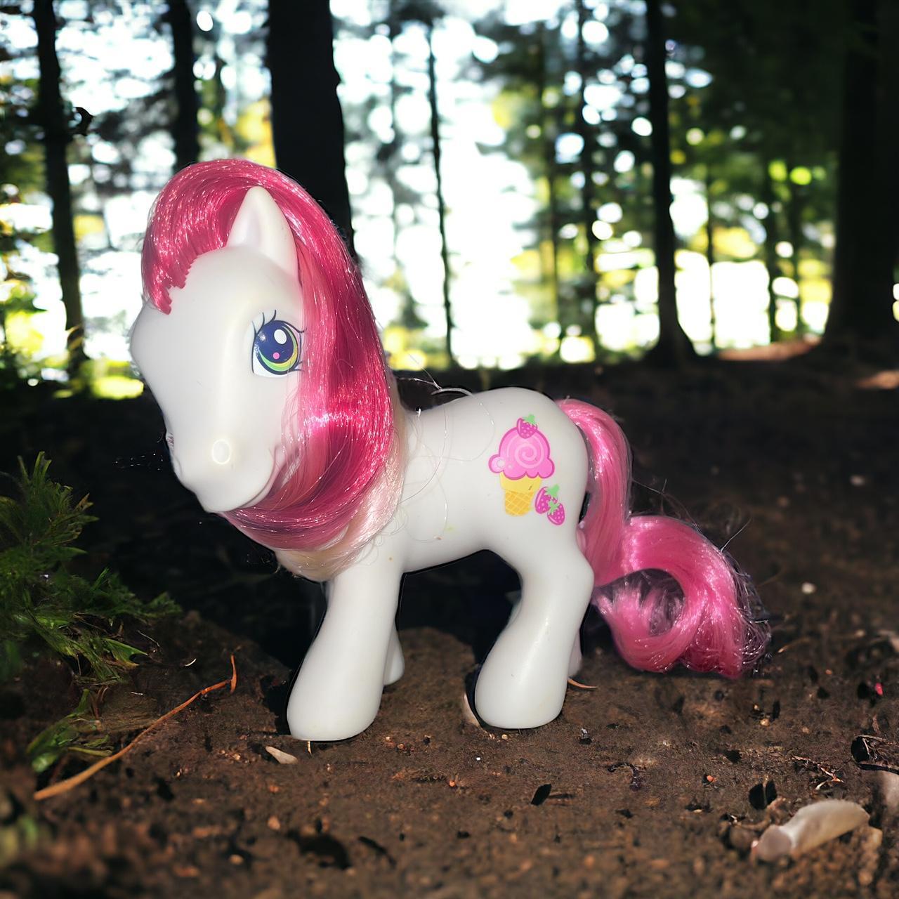 消費税無し ✿ 2006 my little pony strawberry surprise g3 white | Depop フェイスクリーム