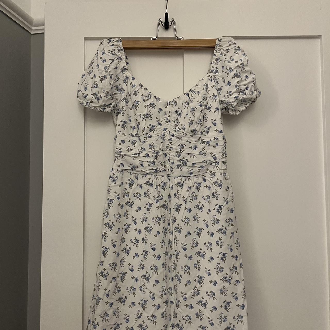 White and blue flowery dress from Hollister only... - Depop