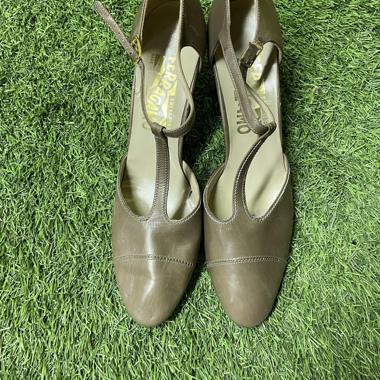 Vintage ferragamo clearance heels