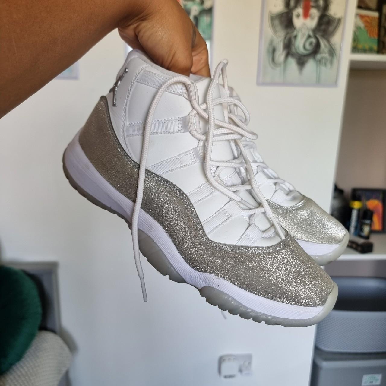 Nike air jordan 11 retro glitter metallic silver best sale