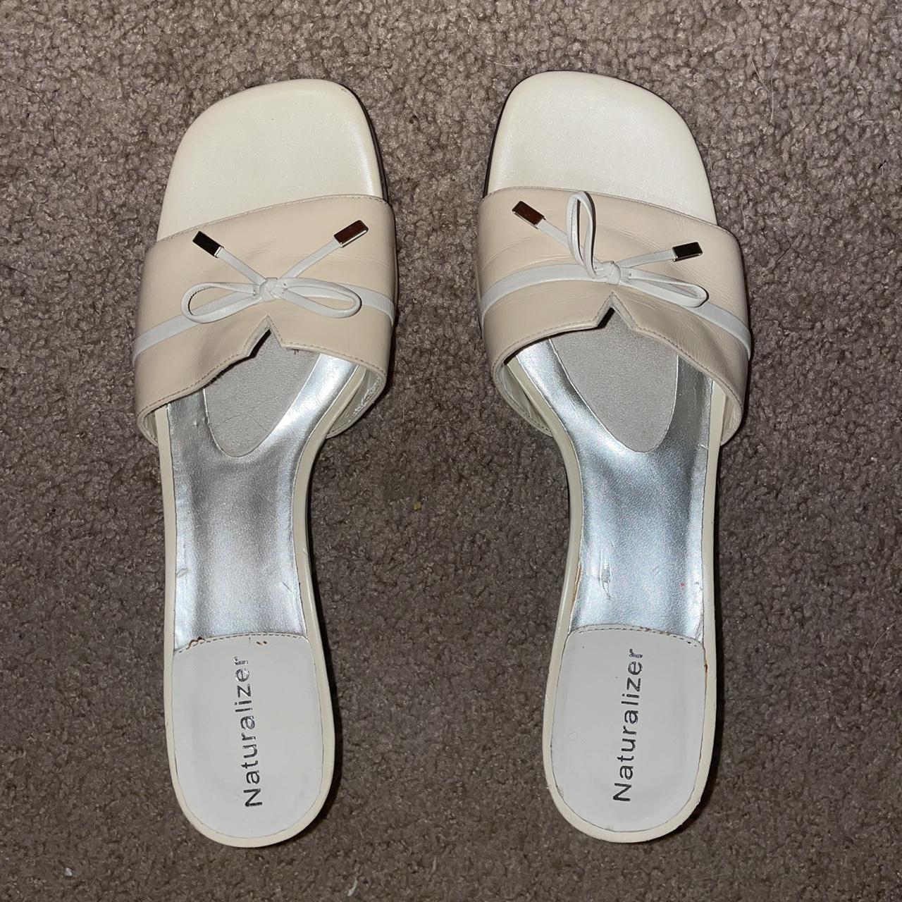 Naturalizer Women's Cream Courts | Depop