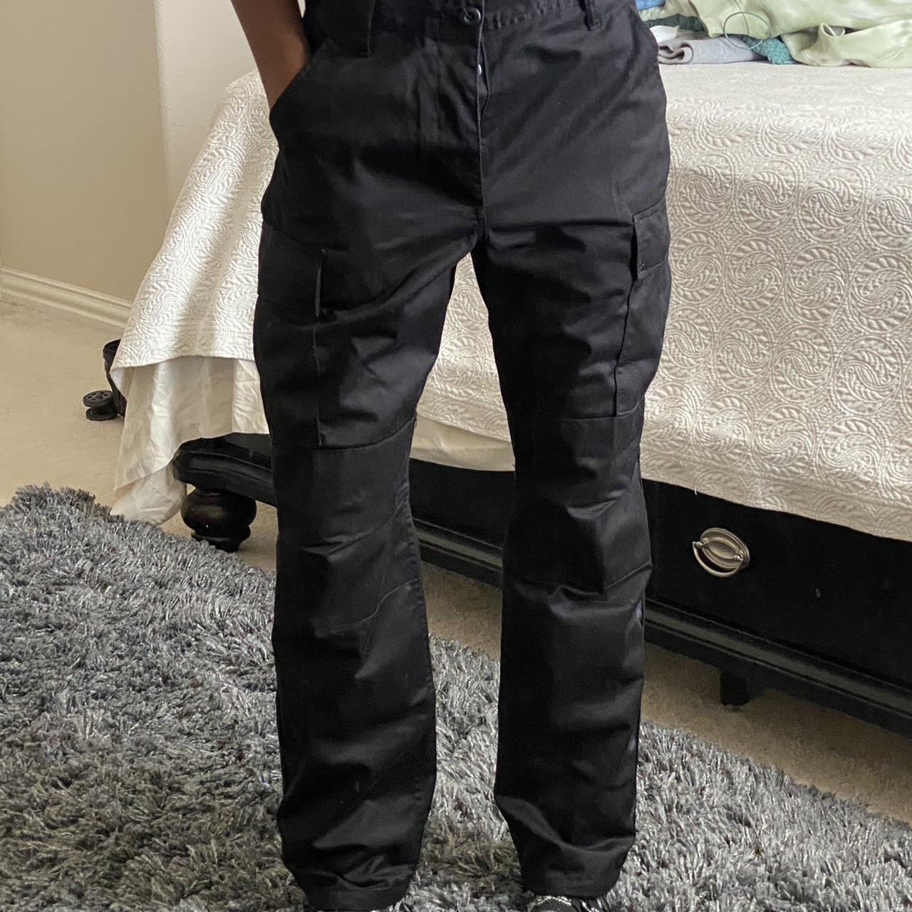 local European le cargo pants size small normal... Depop